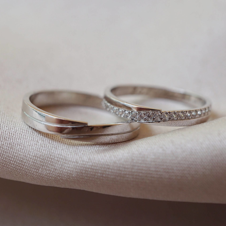 Alternative view of DIAGONAL WEDDING RINGS