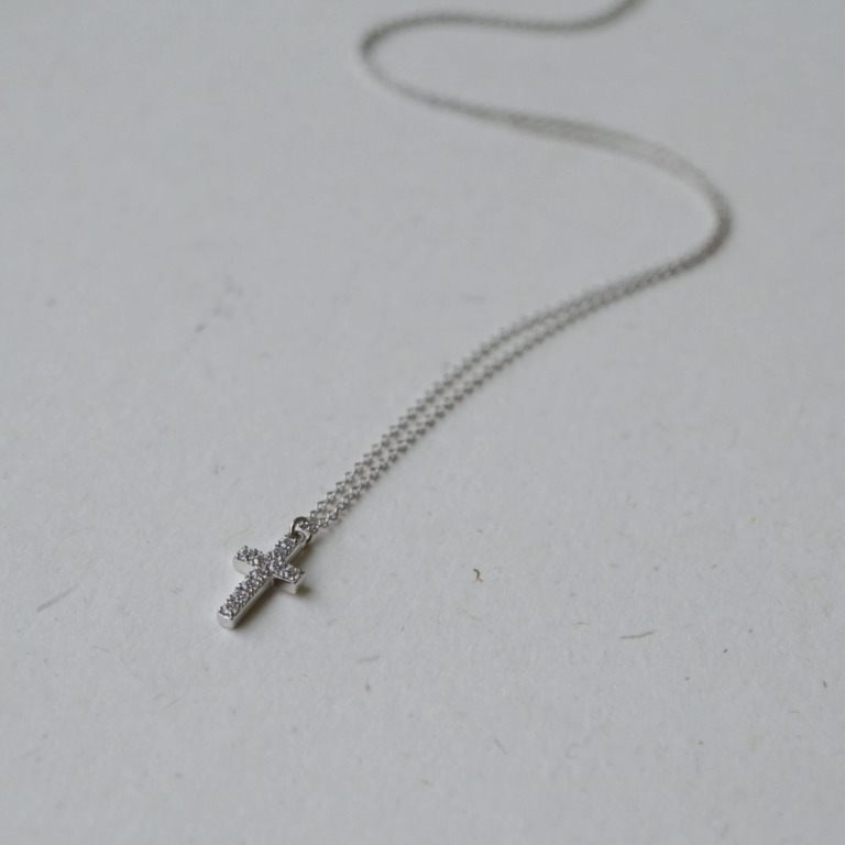 CROSS PAVE NECKLACE