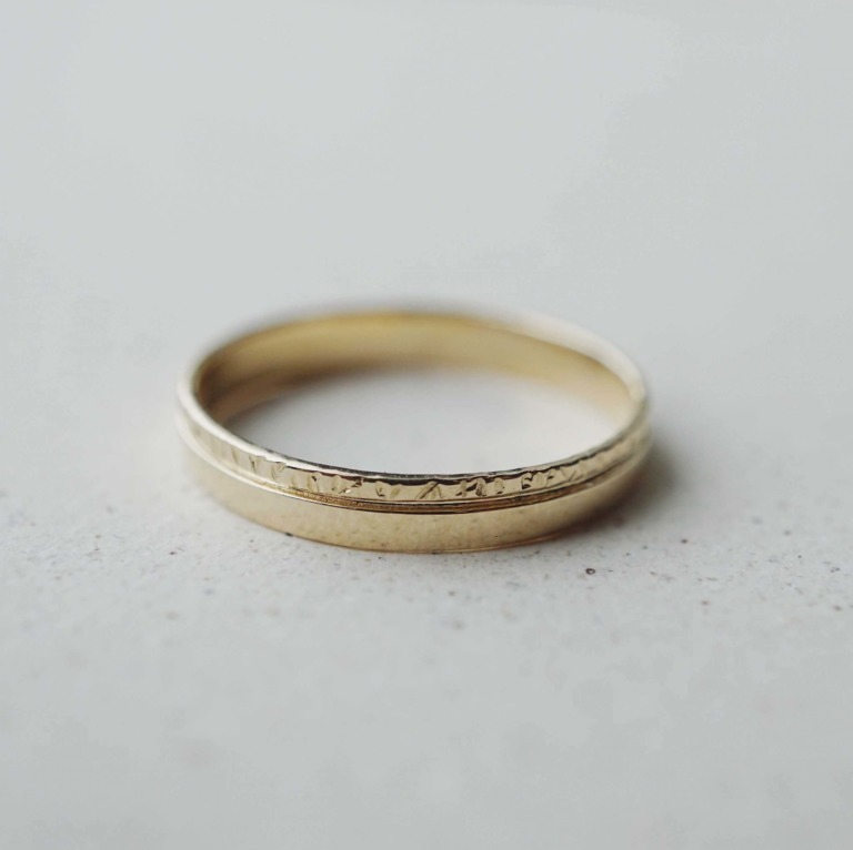 FRINGE BAND RING