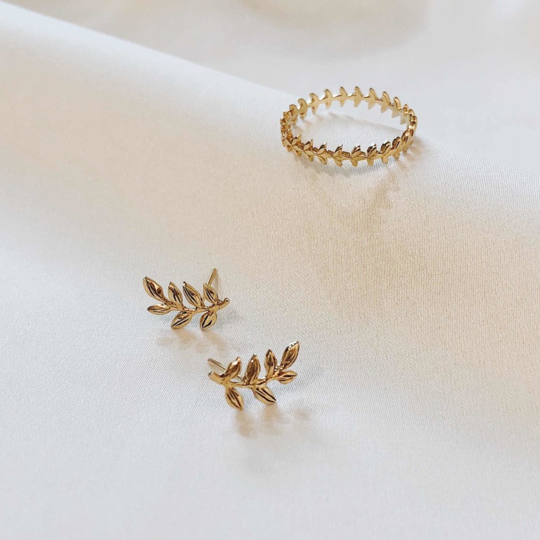 Alternative view of OLIVE LEAF BAND RING