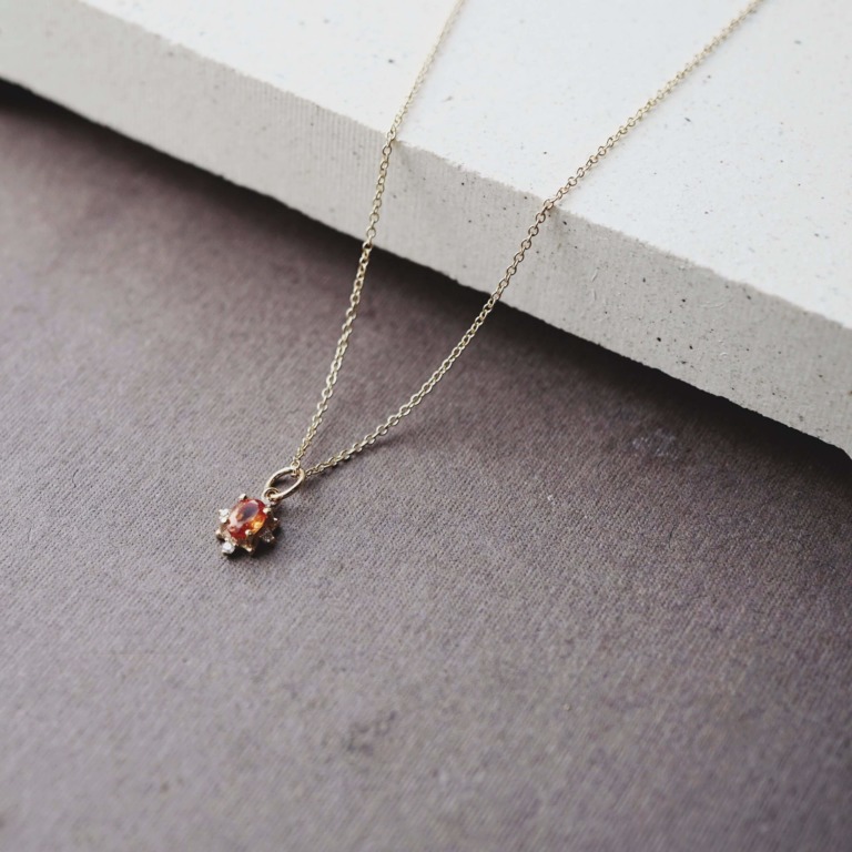 OVAL SAPPHIRE HELIOS NECKLACE
