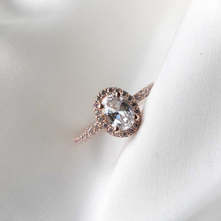 HALO PAVE RING - OVAL
