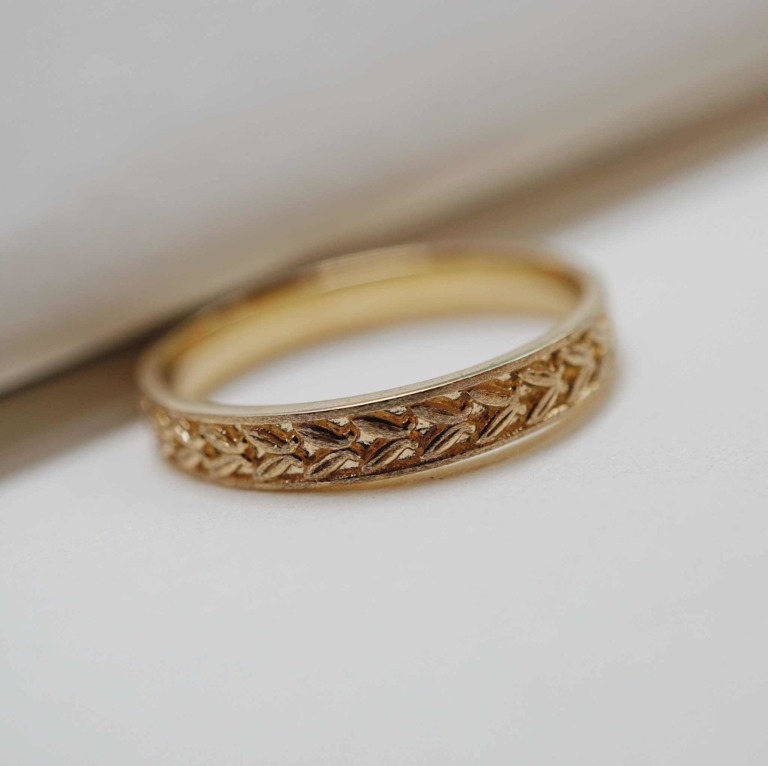 PATTERN OLIVE LEAF BAND RING - MAN