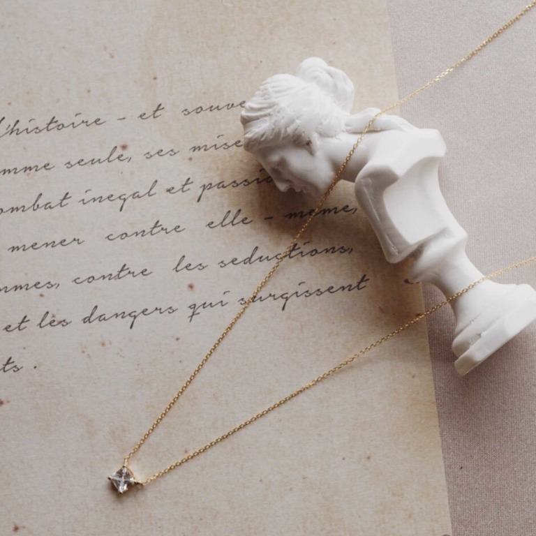 PRONG SQUARE STONE NECKLACE