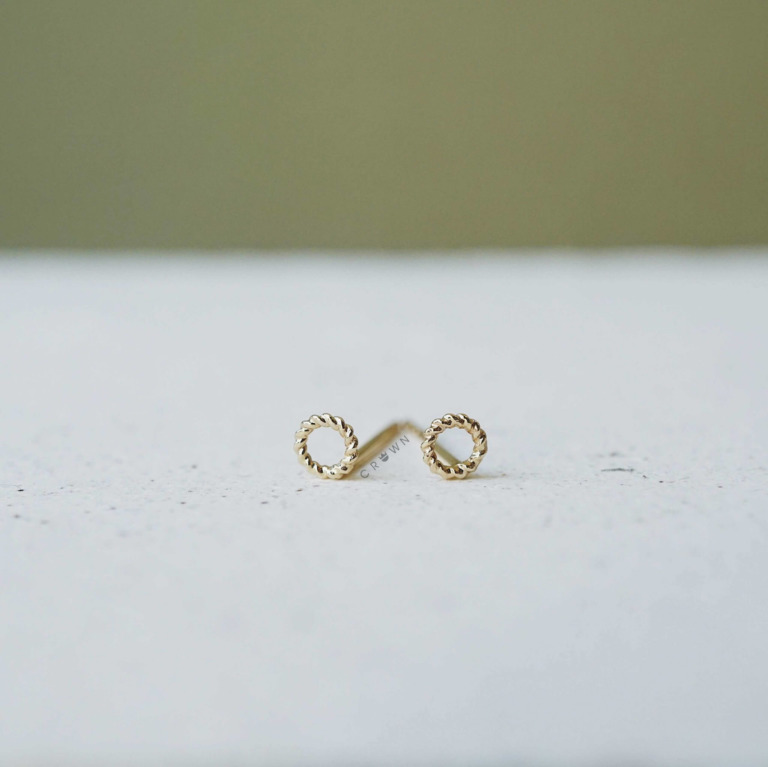 TINY TWIST CIRCLE EARRINGS