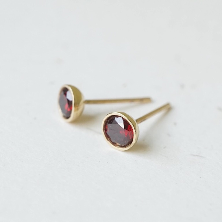 CLASSIC STONE EARRINGS