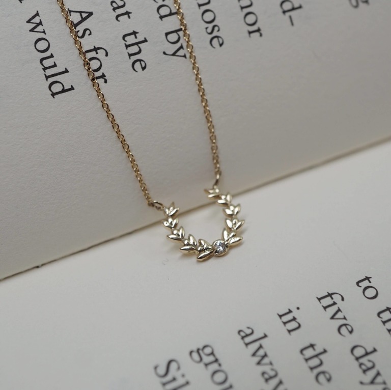 LUCKY HORSESHOE NECKLACE