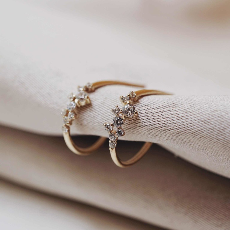 SNOW CLUSTER OPEN HOOP EARRINGS