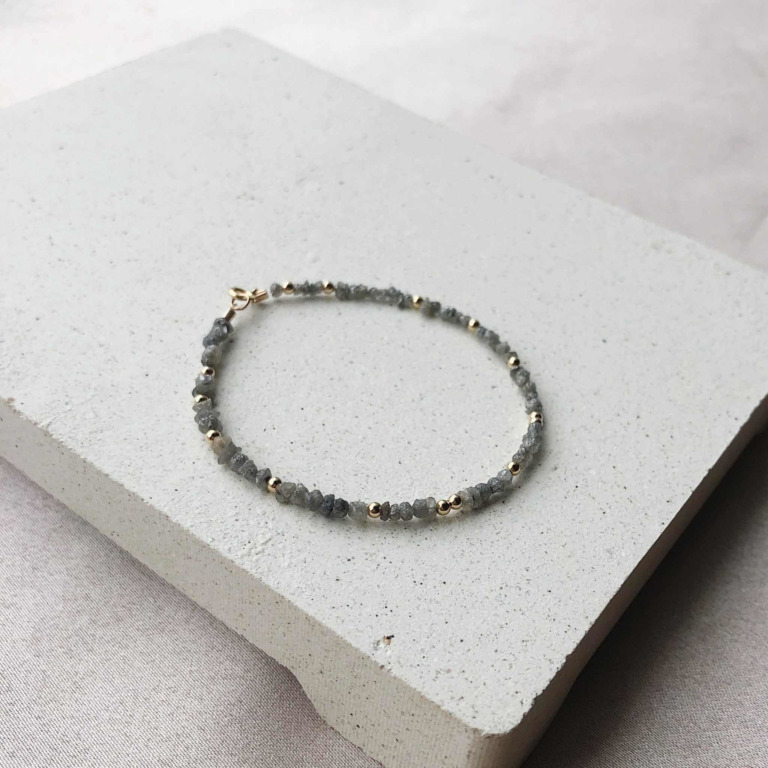 BEADED BRACELET - GREY RAW DIAMOND