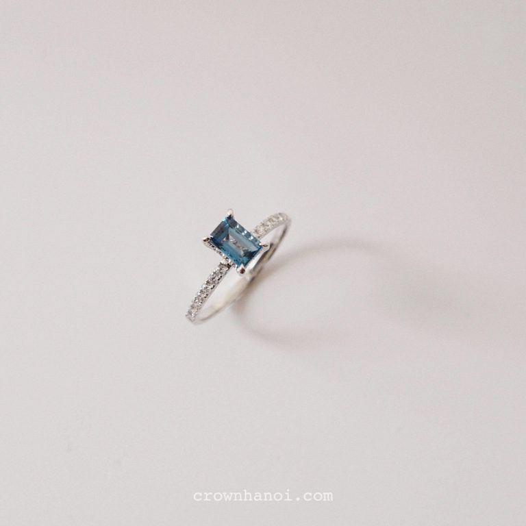 TOPAZ GREAT RECTANGLE RING