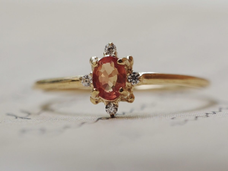 OVAL SAPPHIRE HELIOS RING