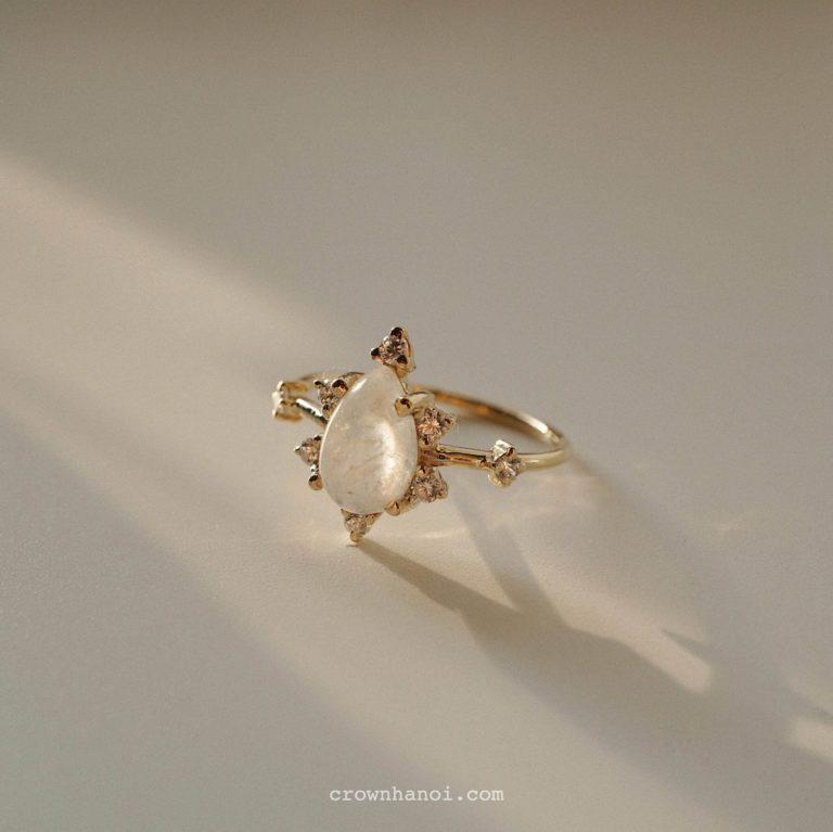 MOONSTONE DUCHESS RING