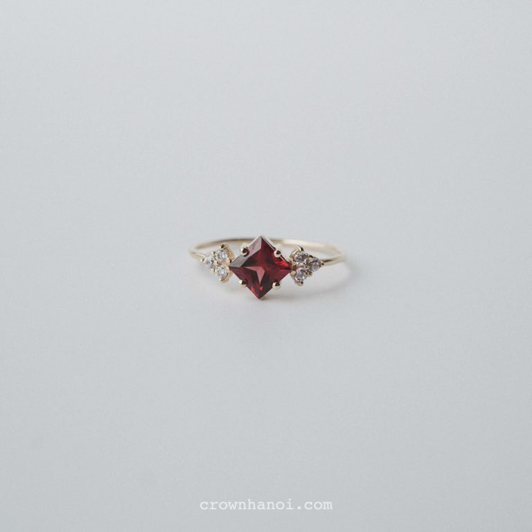 GARNET CLUSTER RING