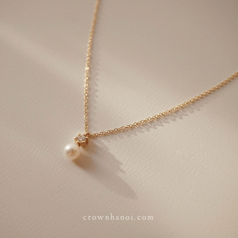 SOLITAIRE PEARL NECKLACE