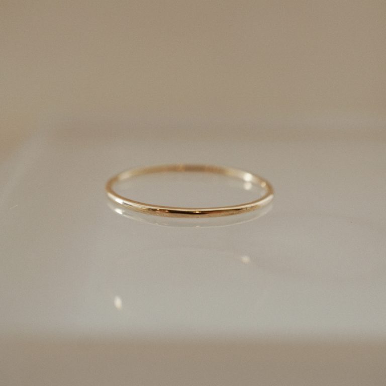 SKINNY RING