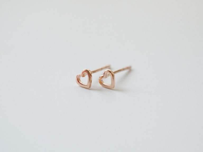 TINY HEART FRAME EARRINGS