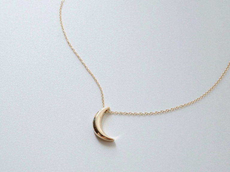 HOLLOW CRESCENT NECKLACE