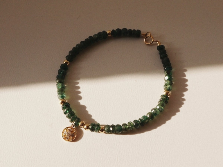 GERBERA – NATURAL EMERALD BRACELET