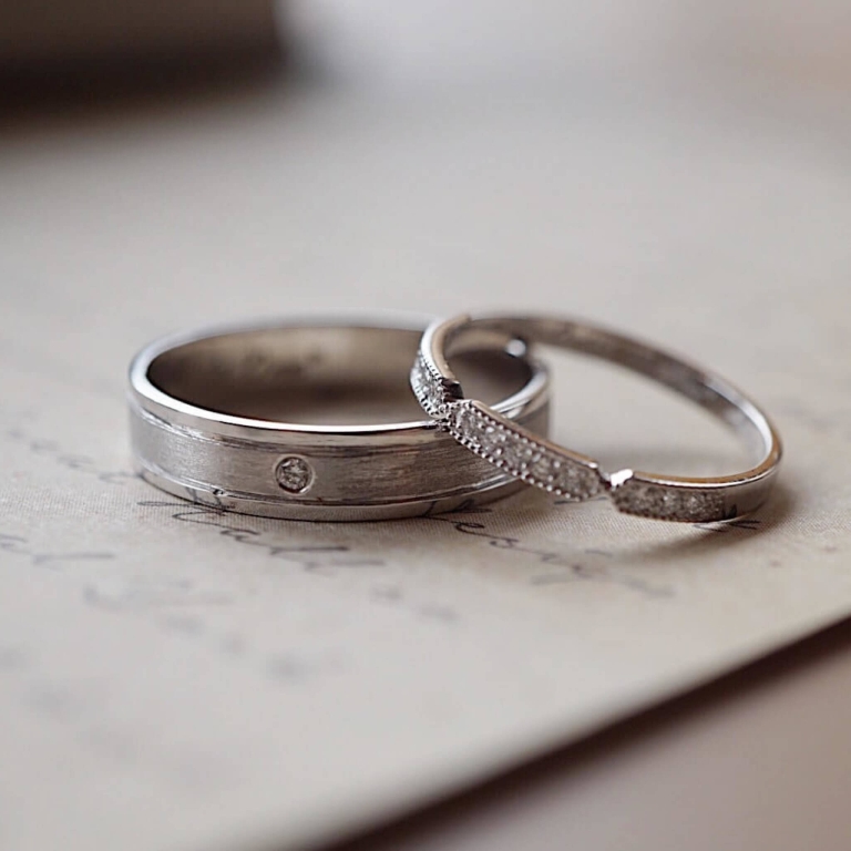 Alternative view of BORDER RING 4.5MM & FRENCH PAVE RING