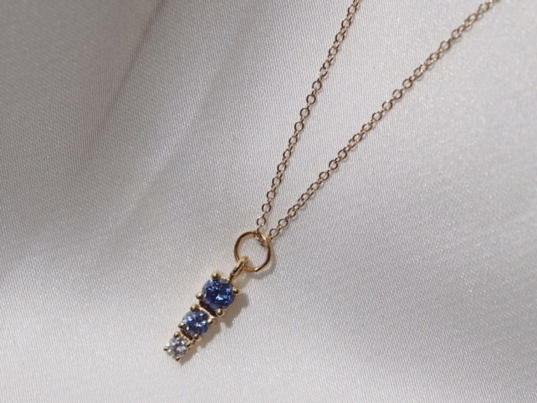 VERTICAL TRIO STONE NECKLACE