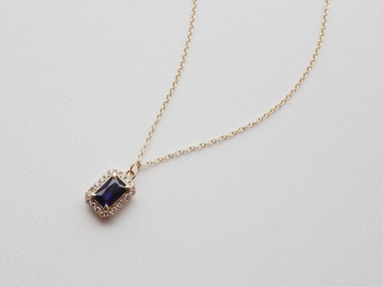 COLOR HALO RECTANGLE NECKLACE