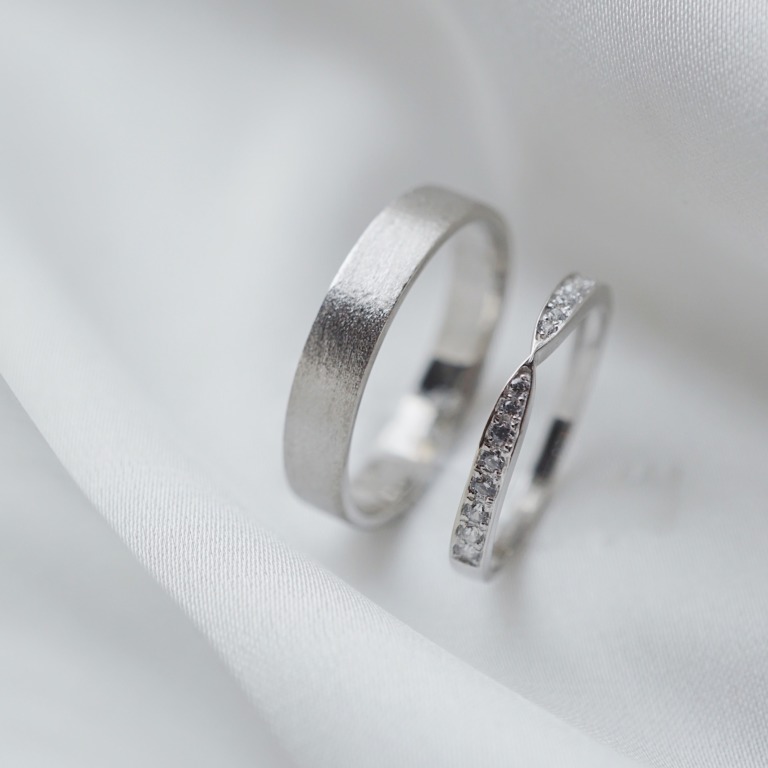 BOW ETERNITY RING & BAND RING 4MM