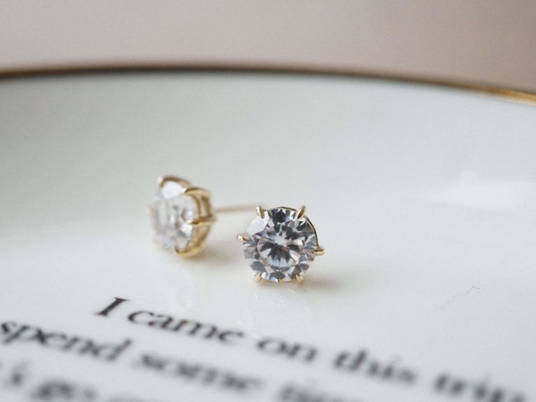 BOLD STONE STUD EARRINGS - 8MM