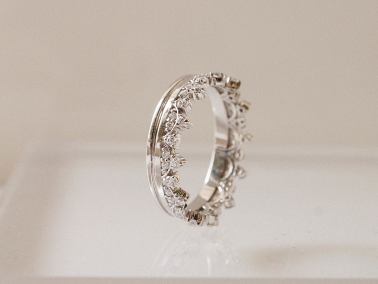 TIARA BORDER RING