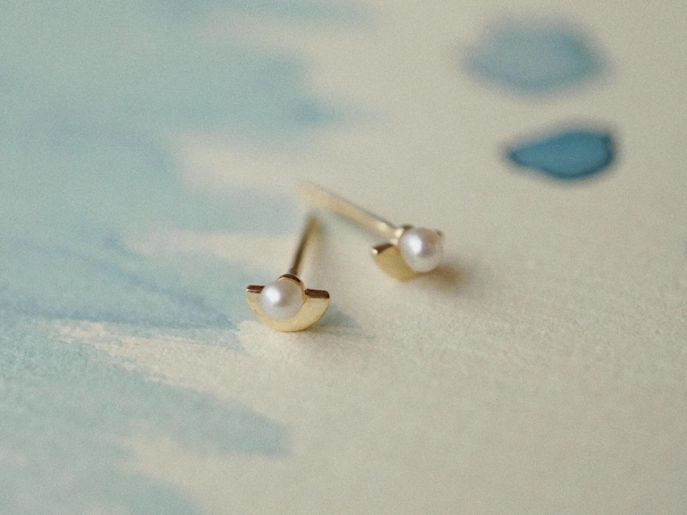 CRESCENT PEARL EARRINGS
