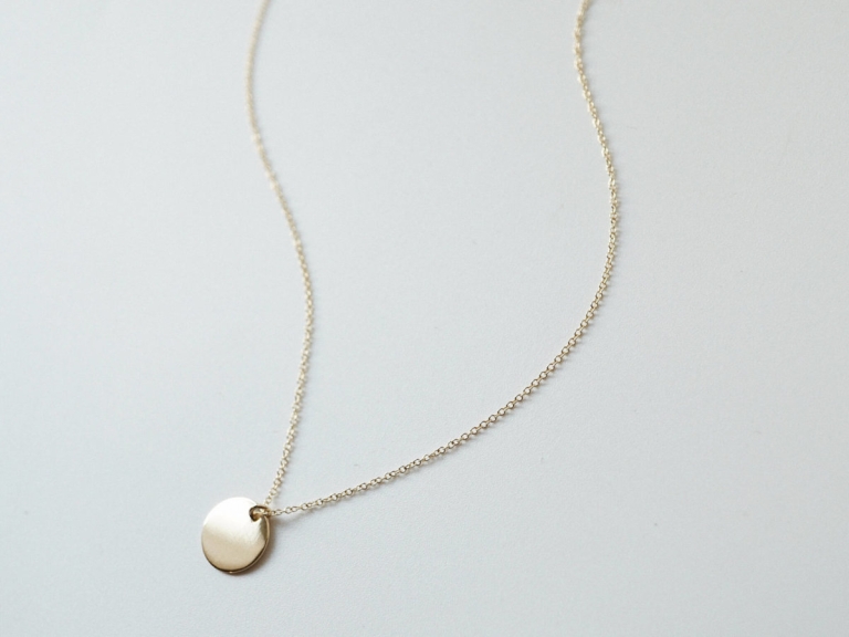 CLASSIC DISC NECKLACE