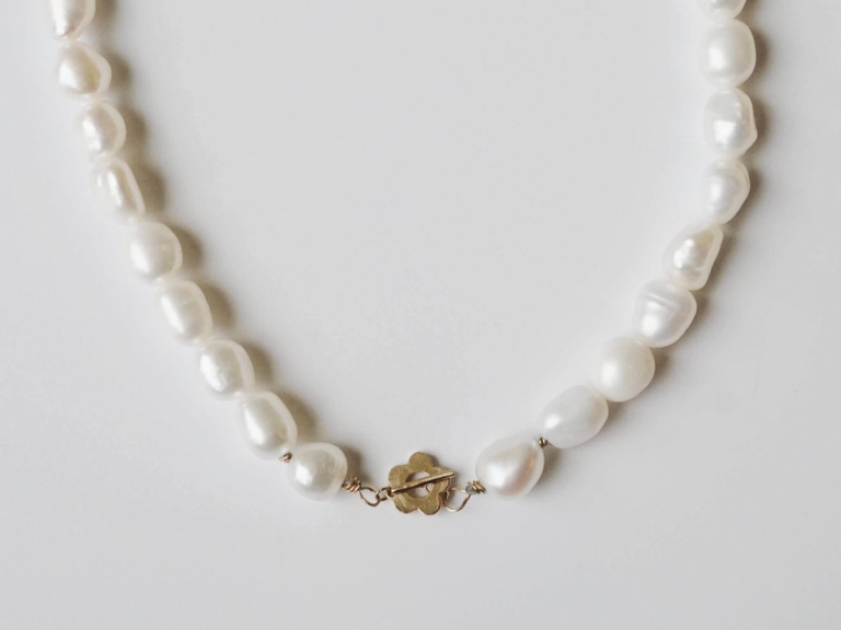 PEARL FLOWER CLASP NECKLACE