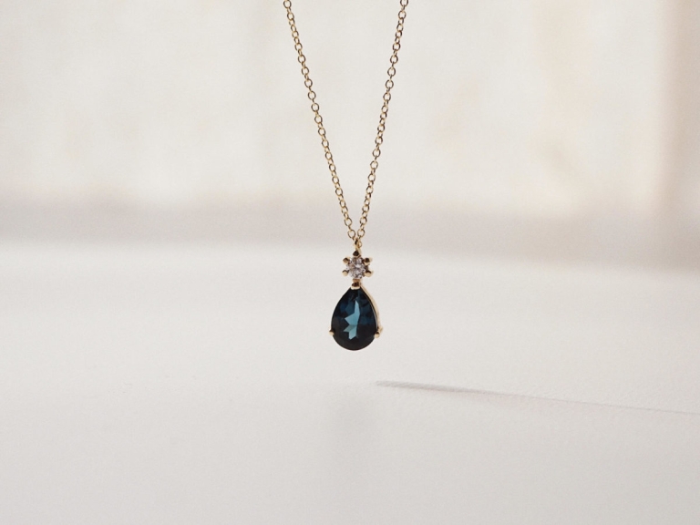 SOLITAIRE TOPAZ NECKLACE