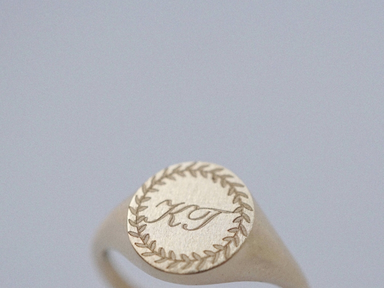 SIGNET RING