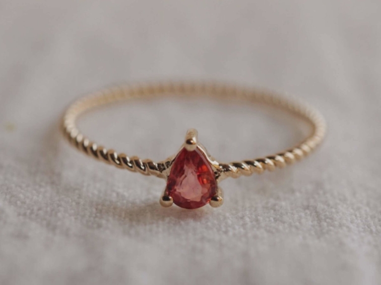 TWISTED SAPPHIRE RING