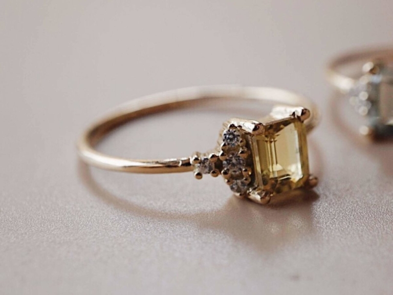 ONE SIDE CLUSTER SAPPHIRE RING