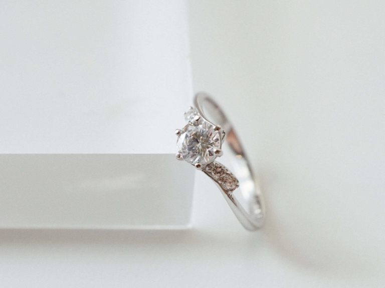 SOLITAIRE RING - SILKY