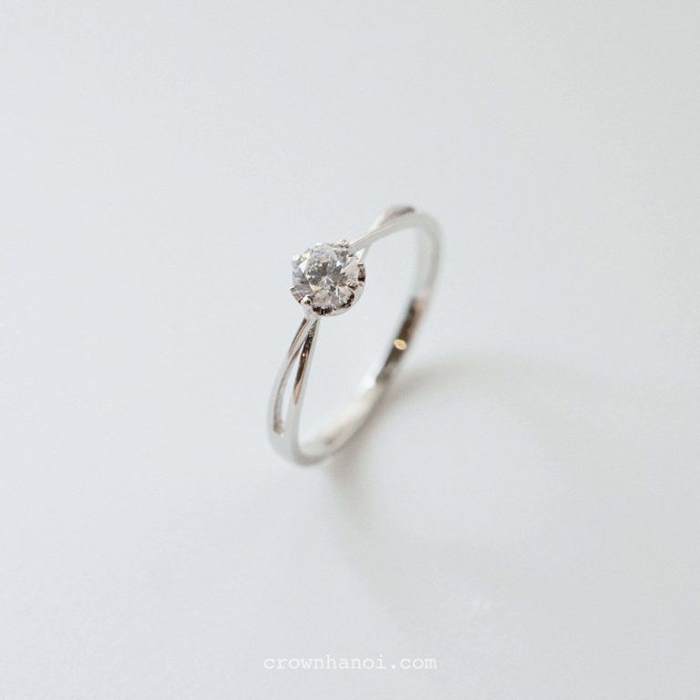 SOLITAIRE RING - TWIST