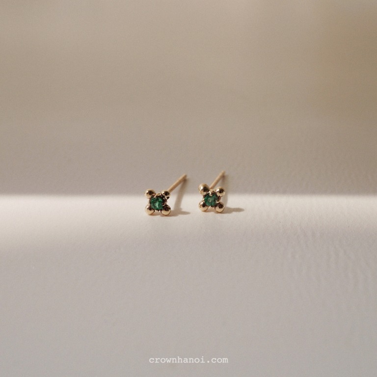 TINY EMERALD EARRINGS