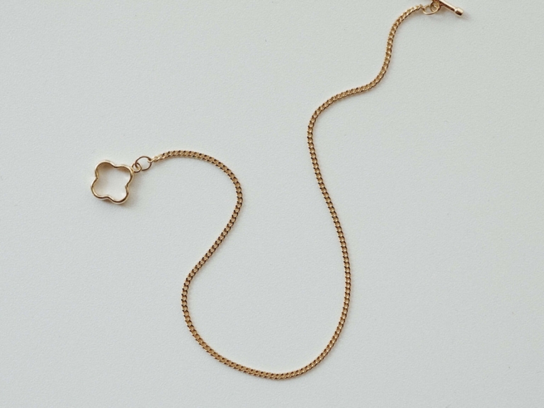 CLOVER LEAF FRAME CURB BRACELET