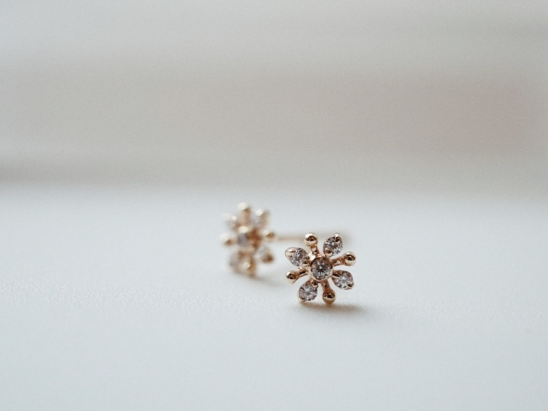 TINY SNOWFLAKE EARRINGS