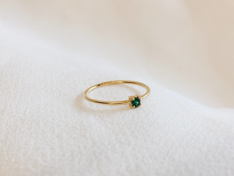 PRONG SAPPHIRE SKINNY RING