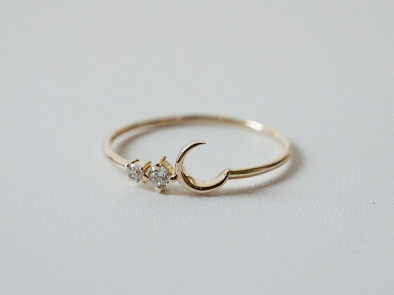 CRESCENT SKINNY RING