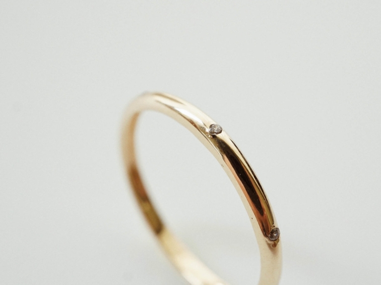 TRI STONE HOLLOW D-SHAPE RING