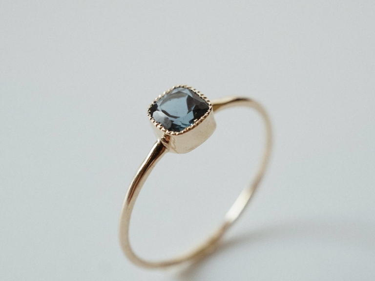 MILGRAIN TOPAZ SKINNY RING