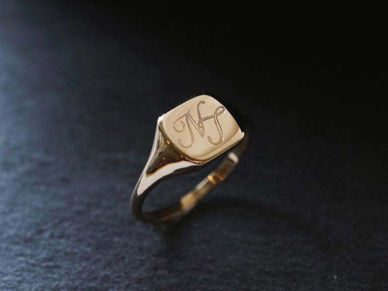 HOLLOW SQUARE SIGNET RING