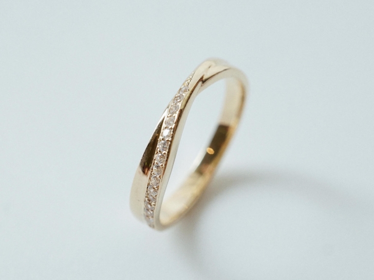 CROSSWISE PAVE RING