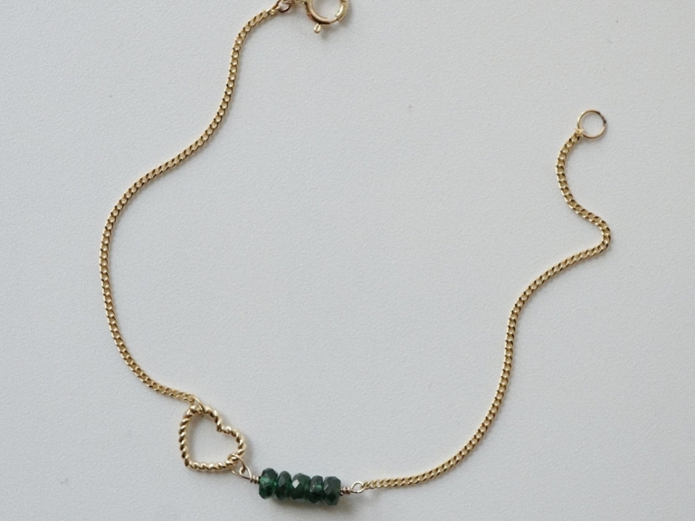 EMERALD TWIST HEART CURB BRACELET