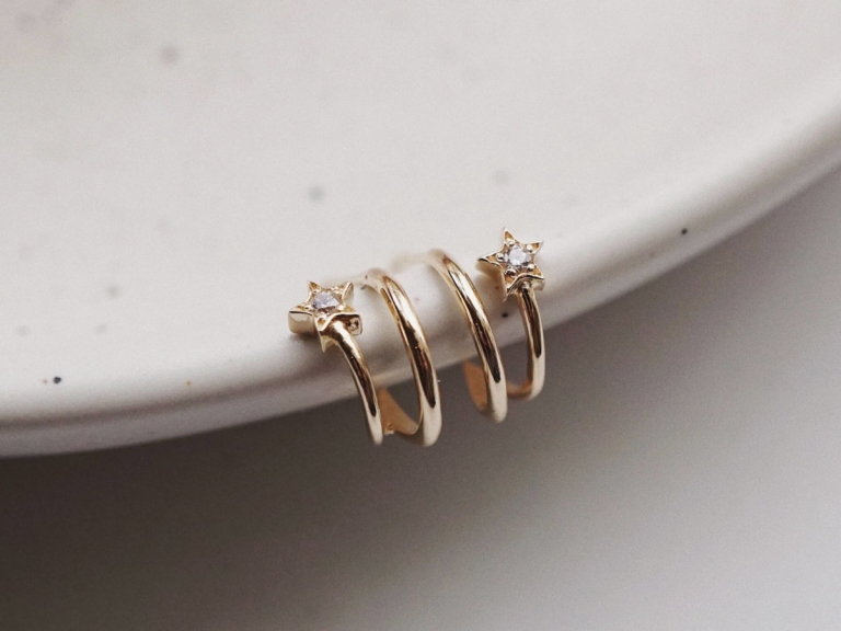 STAR DOUBLE HOOP EARRINGS