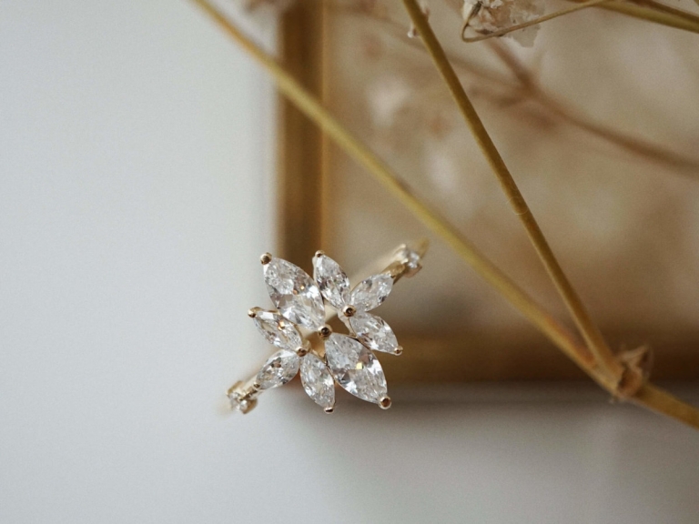 MARQUISE SNOW RING