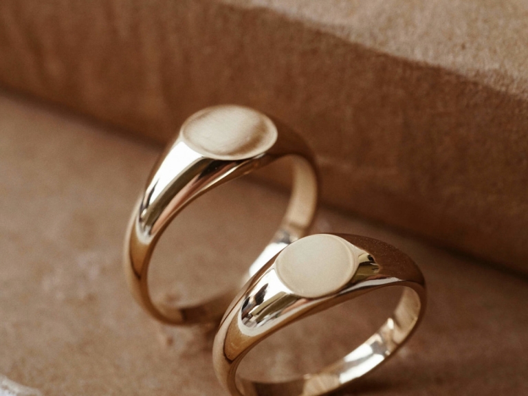 ROUND SIGNET COUPLE RING